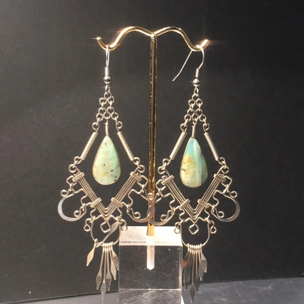 Silver & green stone dangle earrings 4” EUC pierced/fishhook. Stunning bohemian - Picture 5 of 8